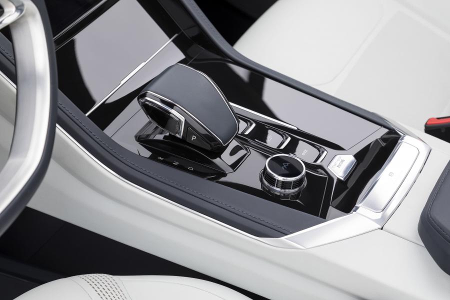 Детали интерьера Volkswagen Atlas Cross Sport Concept 2018 года  (фото 25 из 30)